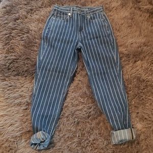 Nwot AE Pin stripe mom jean